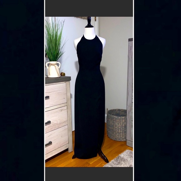 Cache Halter Gown - Picture 2 of 10